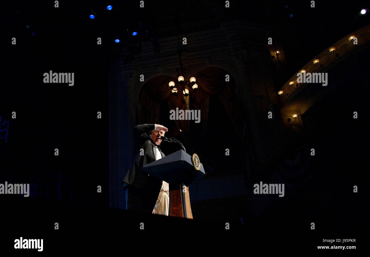 Washington, USA. 4. Juni 2017. US-Präsident Donald J. Trump spricht während der alljährlichen Gala im Ford Theater, Präsident Abraham Lincolns Vermächtnis, am 4. Juni 2017 in Washington, DC zu Ehren. Bildnachweis: MediaPunch Inc/Alamy Live-Nachrichten Stockfoto