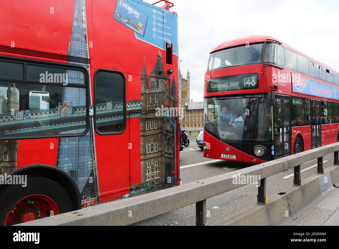 London, UK. 5. Juni 2017. Schutzwälle aus Stahl und Beton installiert wurden, entlang der Westminster Bridge, potentielle Terroranschläge im Hinblick auf die jüngsten Angriffe auf Westminster zu vereiteln und London Bridge gegen Fußgänger Credit durchgeführt: Amer Ghazzal/Alamy Live-Nachrichten Stockfoto