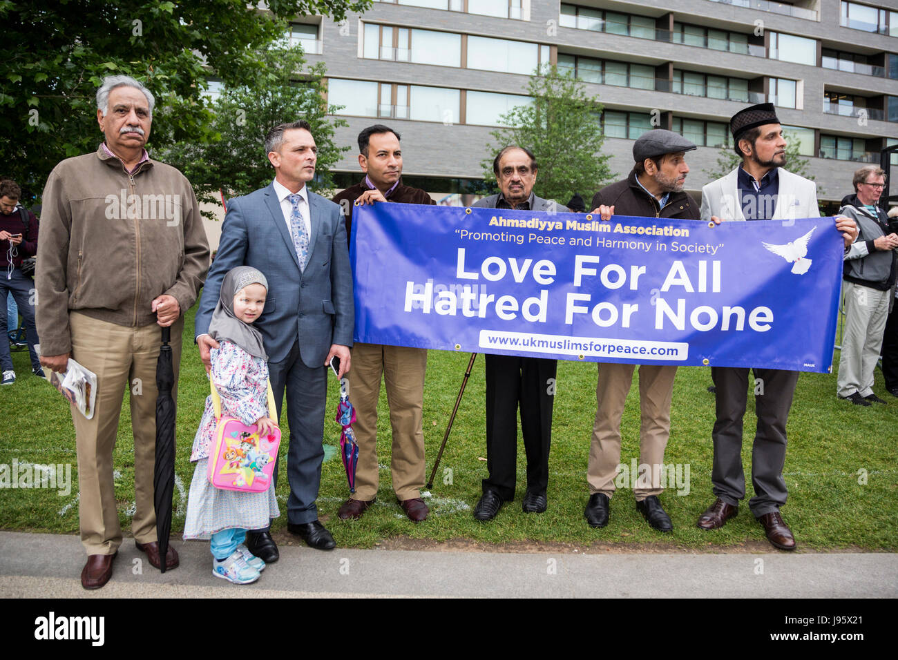 London, UK. 5. Juni 2017. Muslime an die Zeremonie teilnehmen. Eine Mahnwache zum Gedenken an die Opfer der London Bridge Terror-Anschlag findet im Rathaus. Bildnachweis: Lebendige Bilder/Alamy Live-Nachrichten Stockfoto