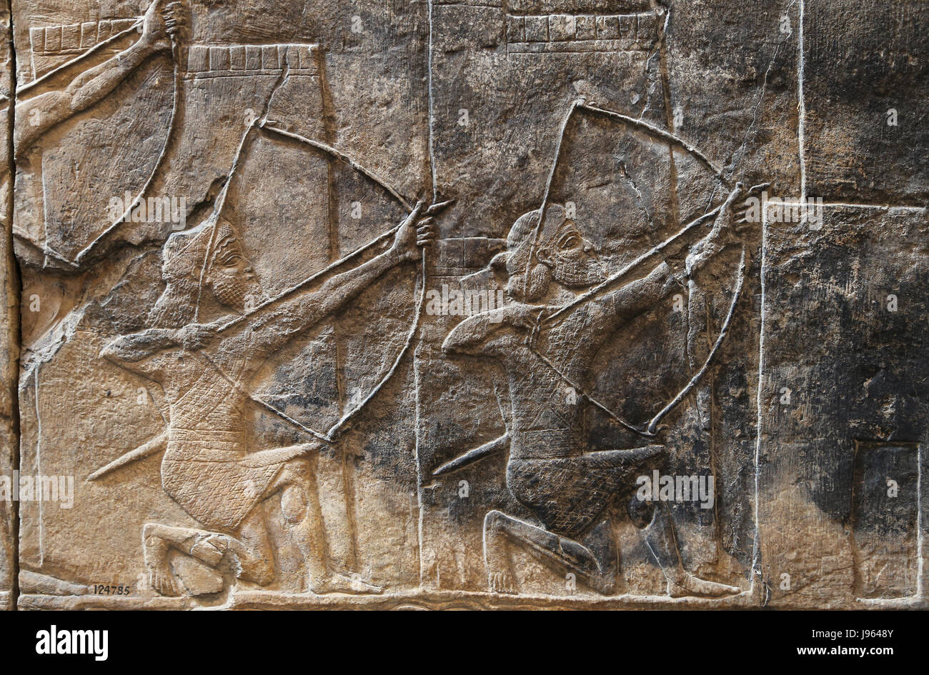Angriff auf die Stadt - Alammu. Assyrische, 700-692 v. Chr.. Süd-West. Zimmer XIV. Bogenschützen. Ninive. Irak. Irak. British Museum. London. Stockfoto