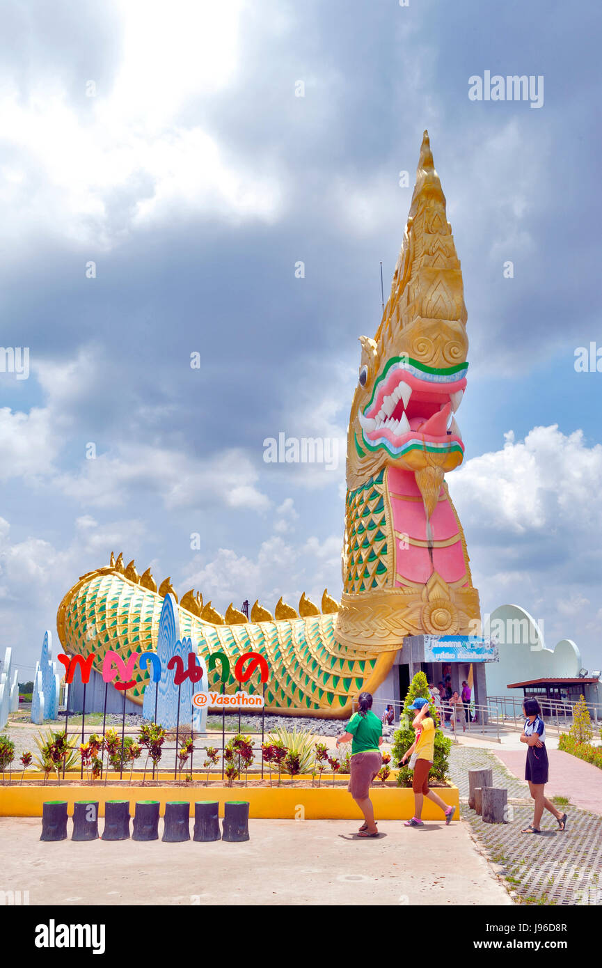 Denkmalgeschützten Gebäude konstruiert in Form von Naga (Schlange) befindet sich im Phaya Thaen öffentlichen Park in Yasothon, Nordosten (Isaan) Provinz von Thailand Stockfoto