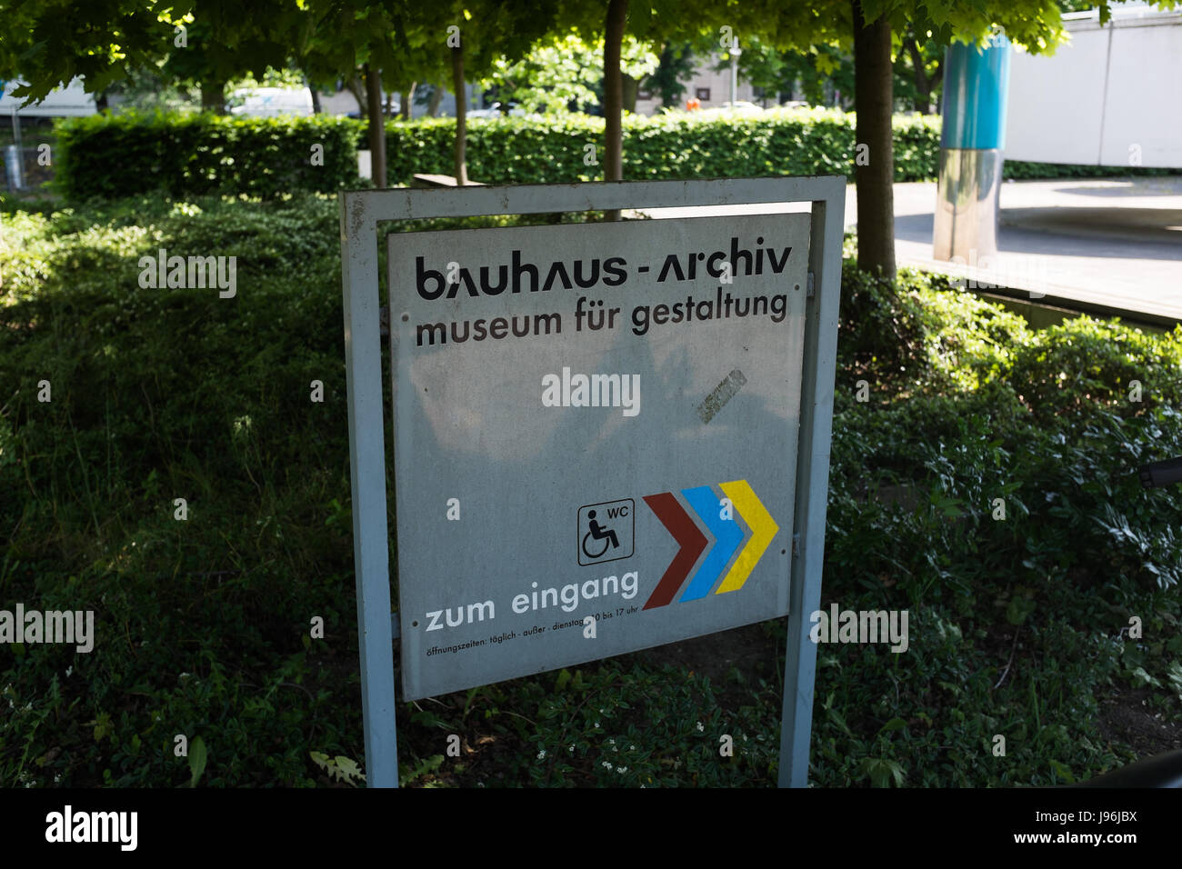 BERLIN, 29. Mai: Das Bundeskanzleramt (Deutsch für Bundeskanzleramt), die Schweizerische Beschaffenheit (Deutsch für Schweizer Botschaft), Ludwig-Erhard-Ufer ein Stockfoto