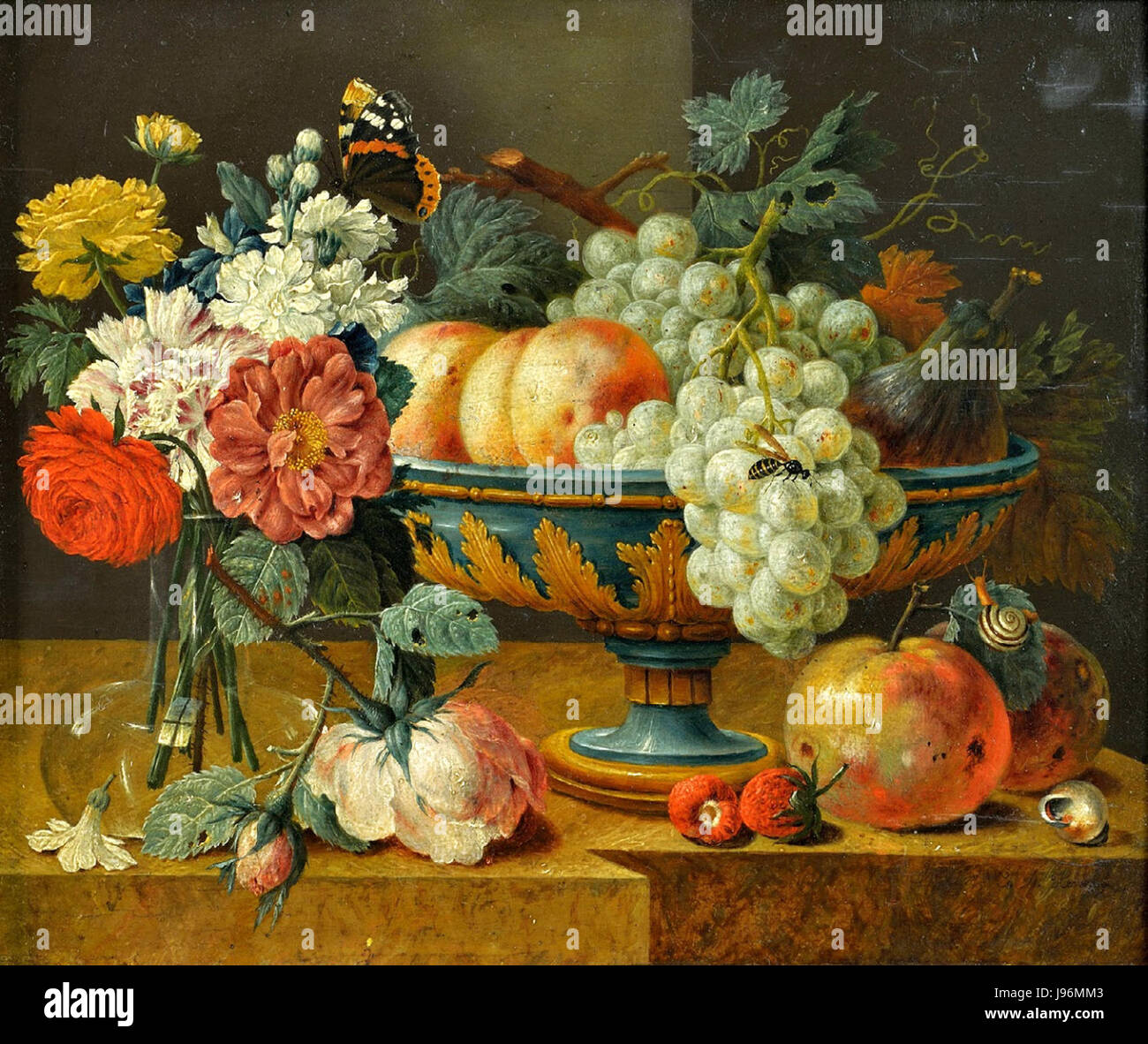 Die Heem Obstschale mit dekorativen Blumen ist ein Kunstwerk, das sowohl Funktionalität als auch Ästhetik in Szene setzt. Die Schüssel ist mit komplizierten Details gefertigt, was sie zu einem einzigartigen Mittelstück für jedes Zuhause oder jede Veranstaltung macht. Die floralen Motive verstärken den optischen Reiz und verbinden natürliche Elemente mit feiner Handwerkskunst. Stockfoto