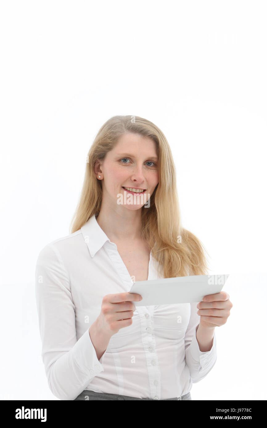 junge Frau hält einen Umschlag glücklich Stockfoto