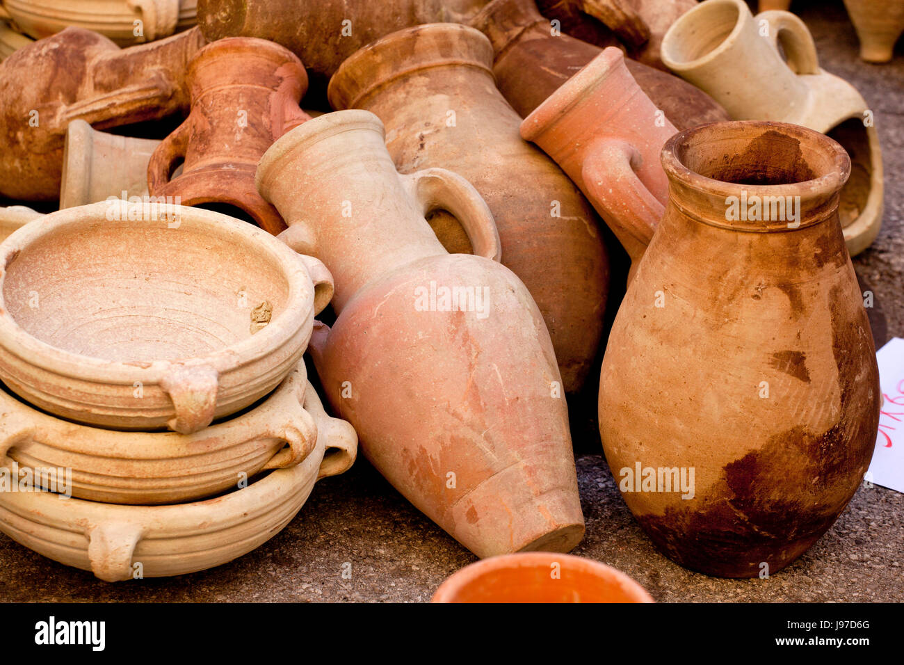 Vasen keramik -Fotos und -Bildmaterial in hoher Auflösung – Alamy