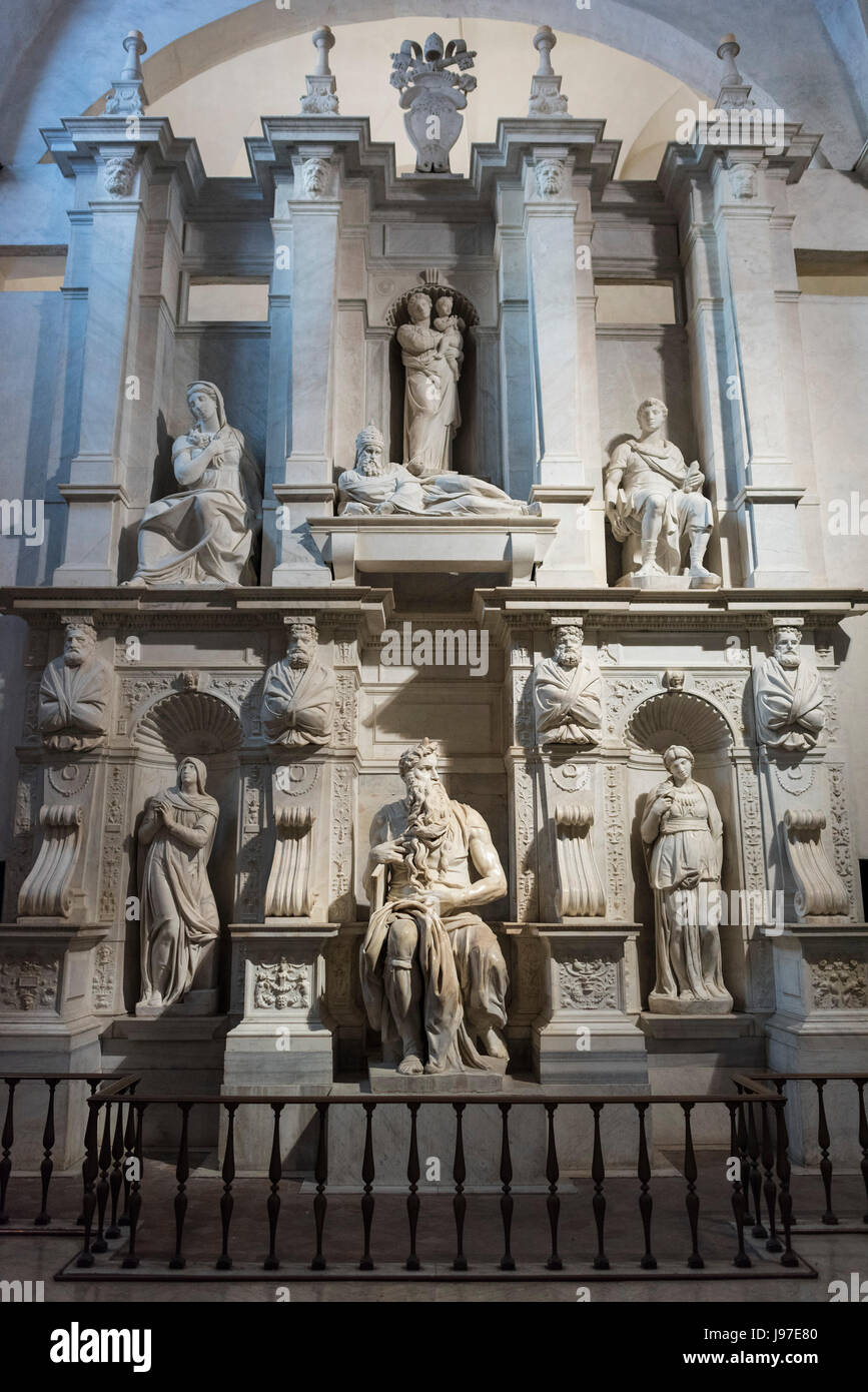 Rom. Italien. Grab des Papstes Julius II, ca. 1505-1545, von Michelangelo, Raffaello da Montelupo und Assistenten, Basilica di San Pietro in Vincoli.  Moses Stockfoto