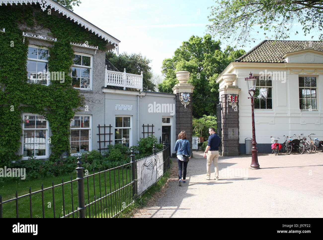 Eingangstor zum 17. Jahrhundert Hortus Botanicus Botanischer Garten in der Plantage von Amsterdam, Niederlande. Eines der ältesten der Welt. Stockfoto