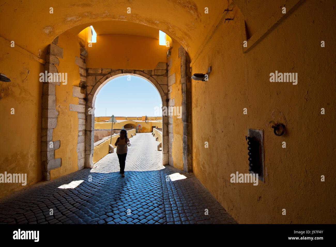 Olivença Tor, einem der Eingänge des 17. Jahrhunderts zu Elvas gehen. Ein UNESCO-Weltkulturerbe in Alentejo, Portugal Stockfoto