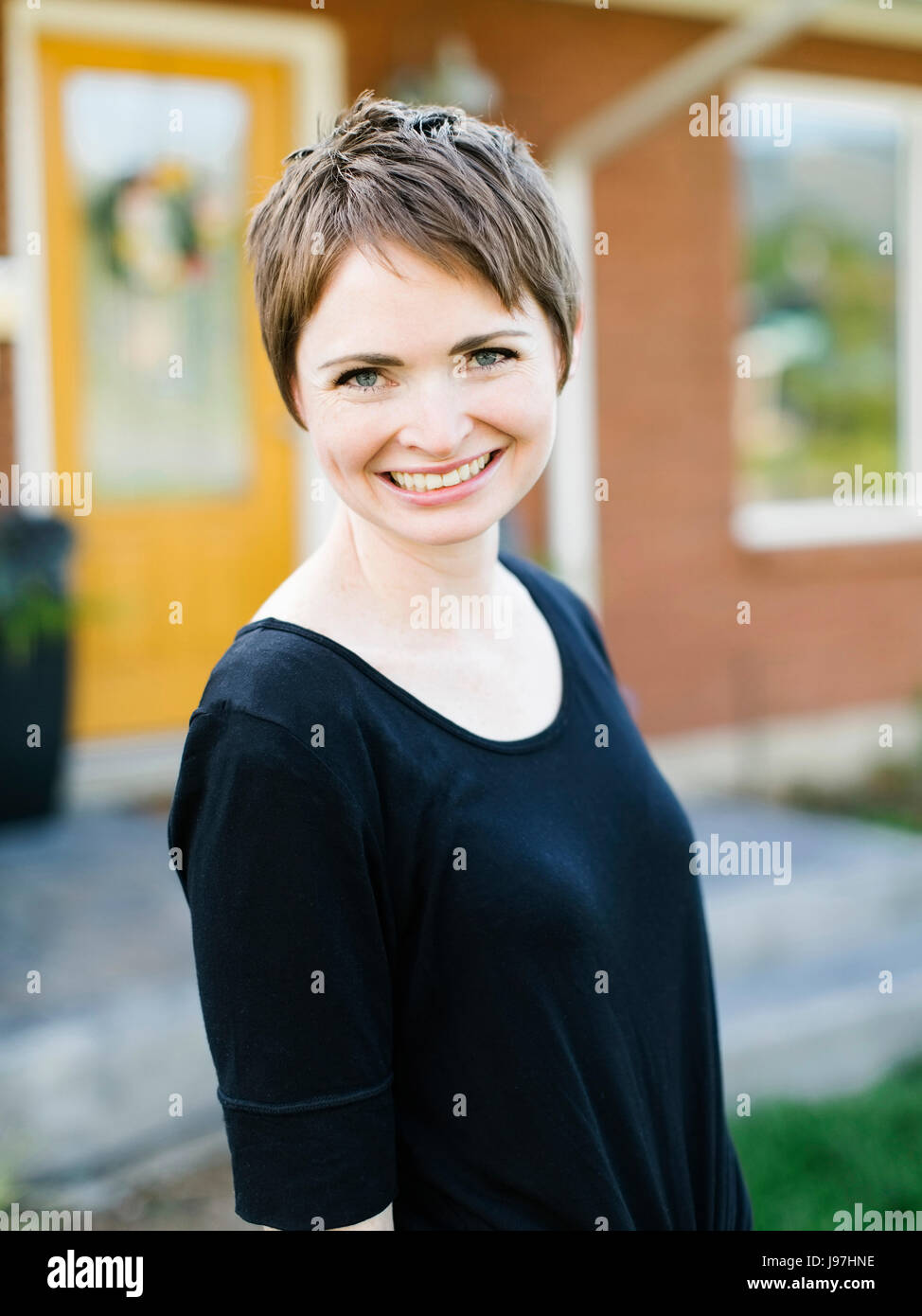 Frau, Blick in die Kamera Stockfoto