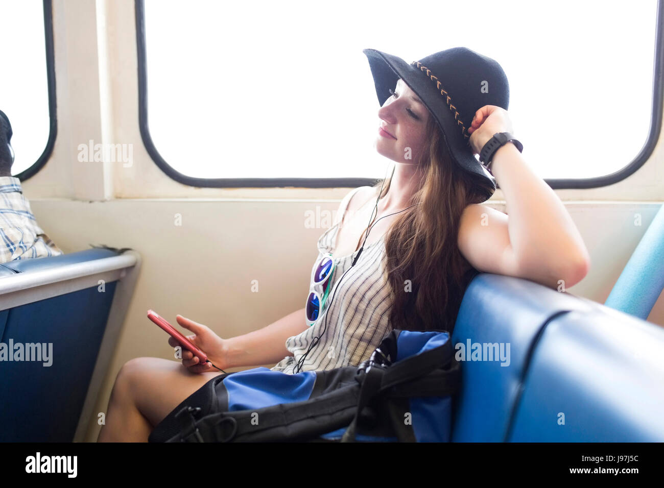 Frau alleine unterwegs Stockfoto