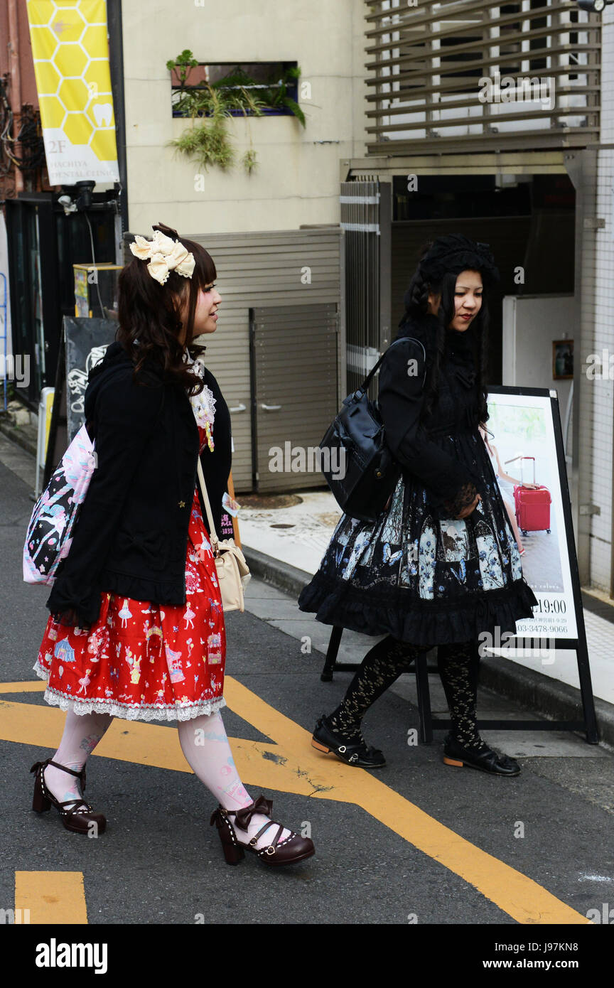 Junge Japaner in Harajuku, Tokio krähte. Stockfoto