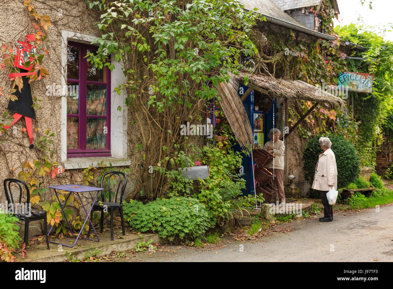 Frankreich, Cher, La Borne, der Epicerie, ein wichtiger Ort für das Dorf Stockfoto