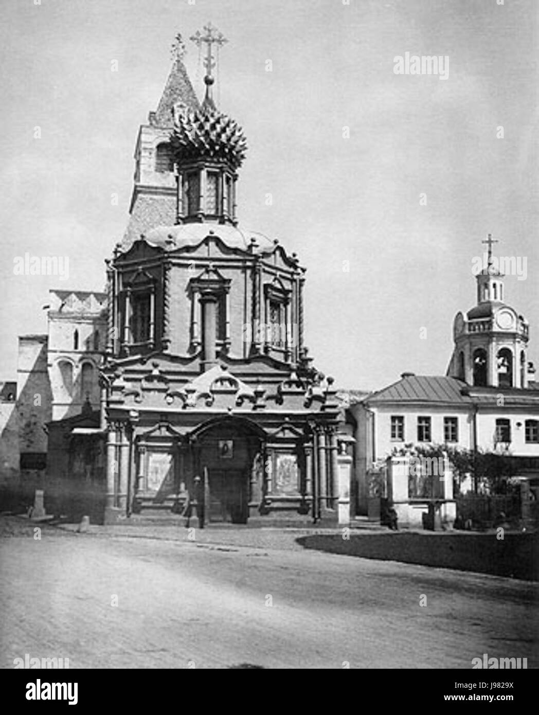 Die Gebiete Nikolskaja und Wladimirskaja stellen wichtige kulturelle und historische Stätten in Russland dar, die für ihre architektonische und historische Bedeutung bekannt sind. Stockfoto