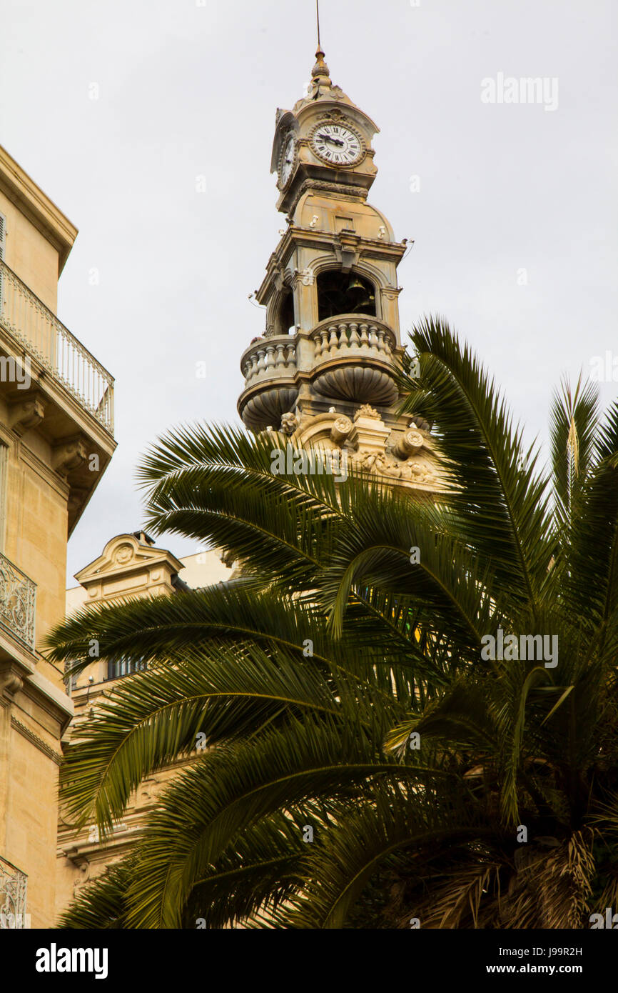 Toulon Frankreich ist vor allem aus dem 19. Jahrhundert städtische Architektur spiegelt eine Vielzahl von Stilen einschließlich NEOKLASSISCHEN, Second Empire, Beaux Arts & Art Nouveau. Stockfoto