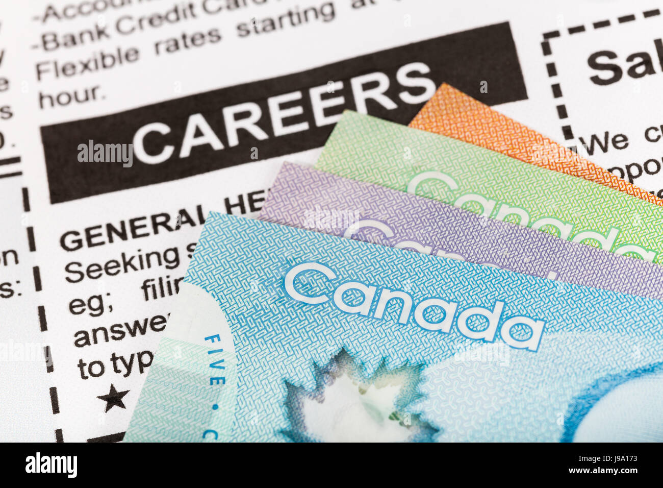 Fake-Karriere Anzeige und kanadische Dollar, Konzept von Wirtschaft und Finanzen Stockfoto