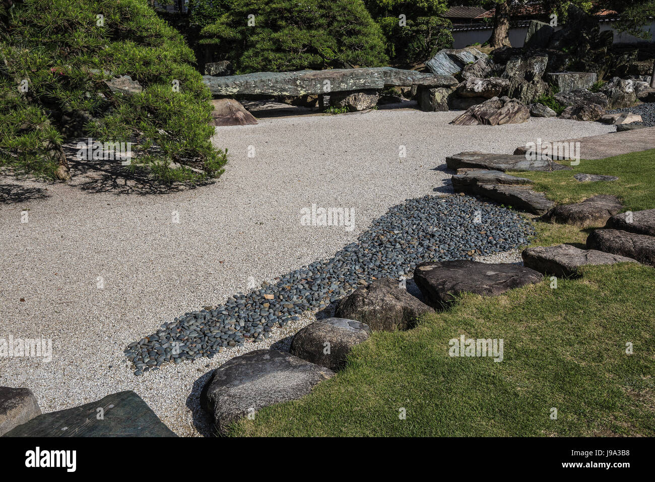 Omote Goten Garten befindet sich auf dem Gelände der ehemaligen Burg Tokushima in Tokushima.  Bleibt aber kaum des Schlosses, da war es fast fertig Stockfoto