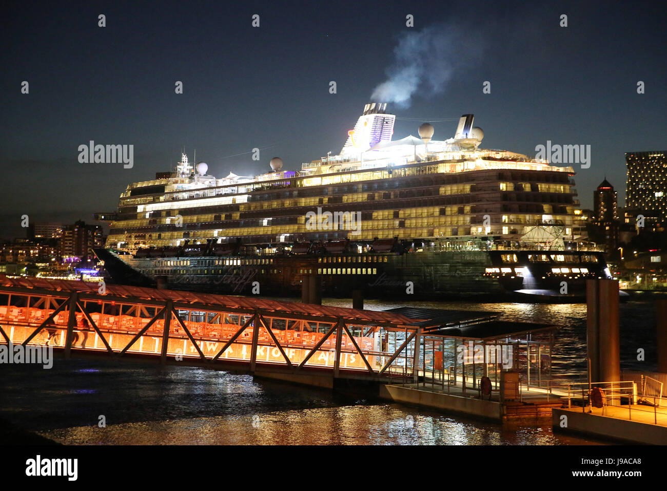 Das Kreuzfahrtschiff Mein Schiff 6 Auf Einem Test Ausflug