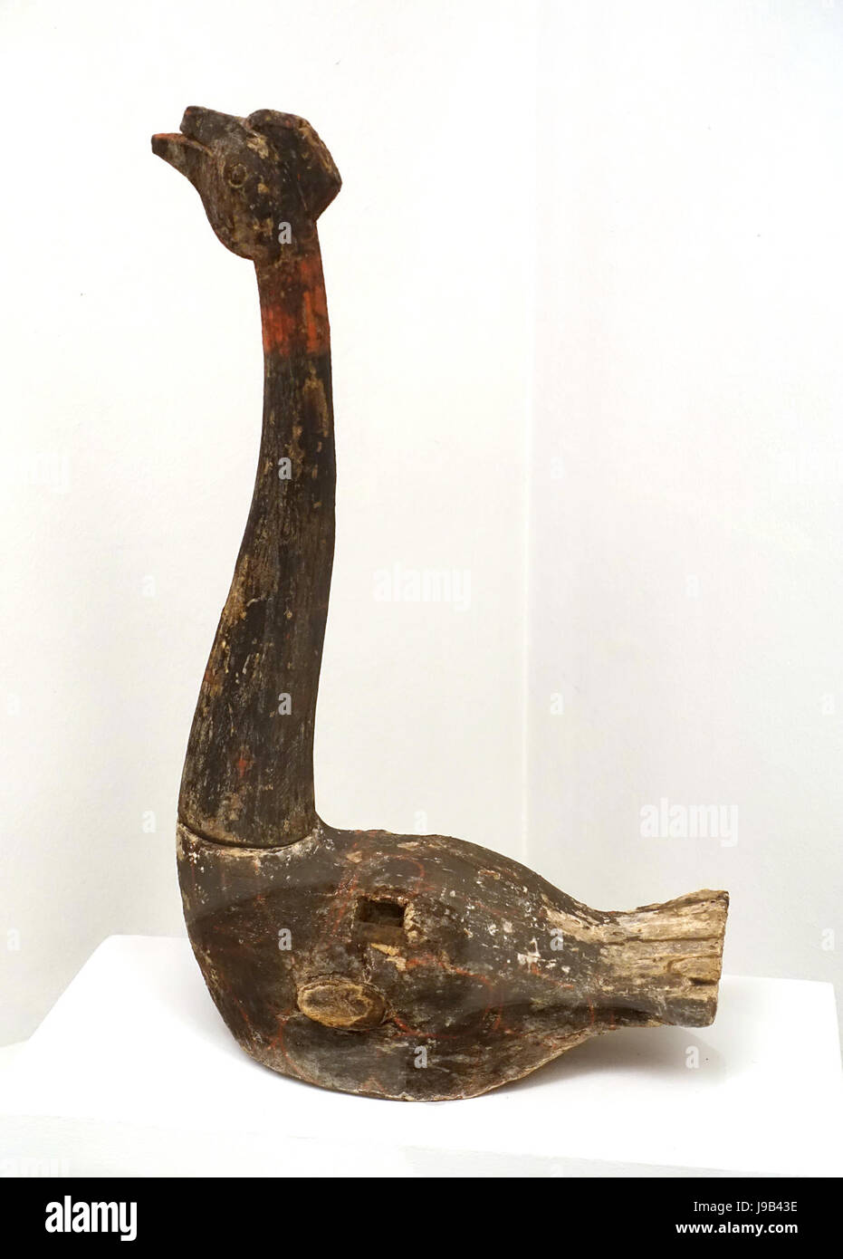 Drei Tierfiguren (Phoenix), China, Zhanguo-Periode, 475 221 v. Chr., Holz mit Lack Dekoration Linden-Museum Stuttgart, Deutschland-DSC03530 Stockfoto