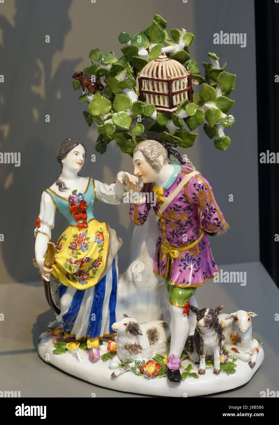 Die Hand küssen Gruppe, Johann Joachim Kaendler, Meissener Porzellan-Manufaktur, c. 1738, Hartporzellan Wadsworth Atheneum in Hartford, CT DSC05465 Stockfoto