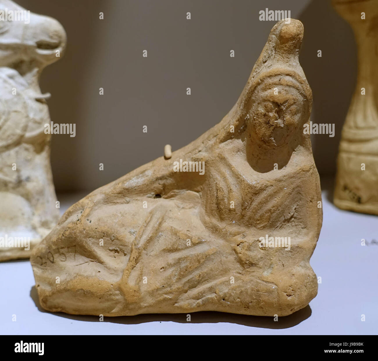Liegende weibliche Figur, unbekannter Herkunft, möglicherweise Nippur, hellenistische, 332 37 v. Chr. Keramik Harvard Semitic Museum Cambridge, MA DSC06118 Stockfoto