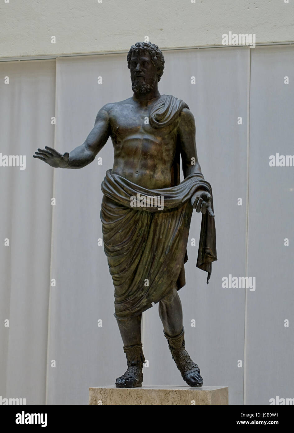 Statue des Kaisers, einmal identifiziert, als Septimius Severus, römischer Original mit Kopf und rechter Arm von Paolo Naldini restauriert 1. 3. Jahrhundert n. Chr., Bronze Cinquantenaire Museum Brüssel DSC09003 Stockfoto