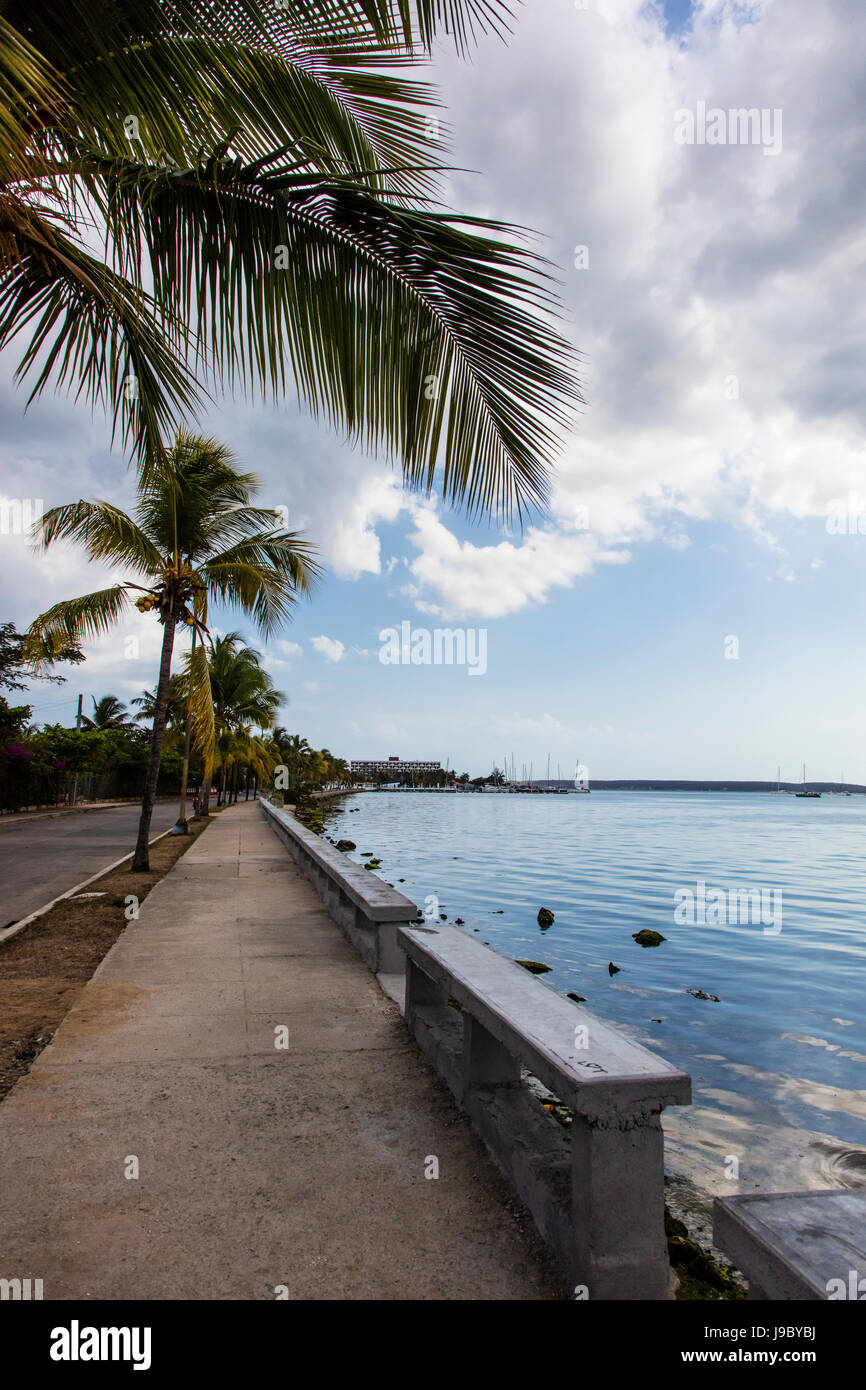 Der MALECON PUNTA GORDA hat eine schöne quiet entlang der Bucht - CIENFUEGOS, Kuba Stockfoto