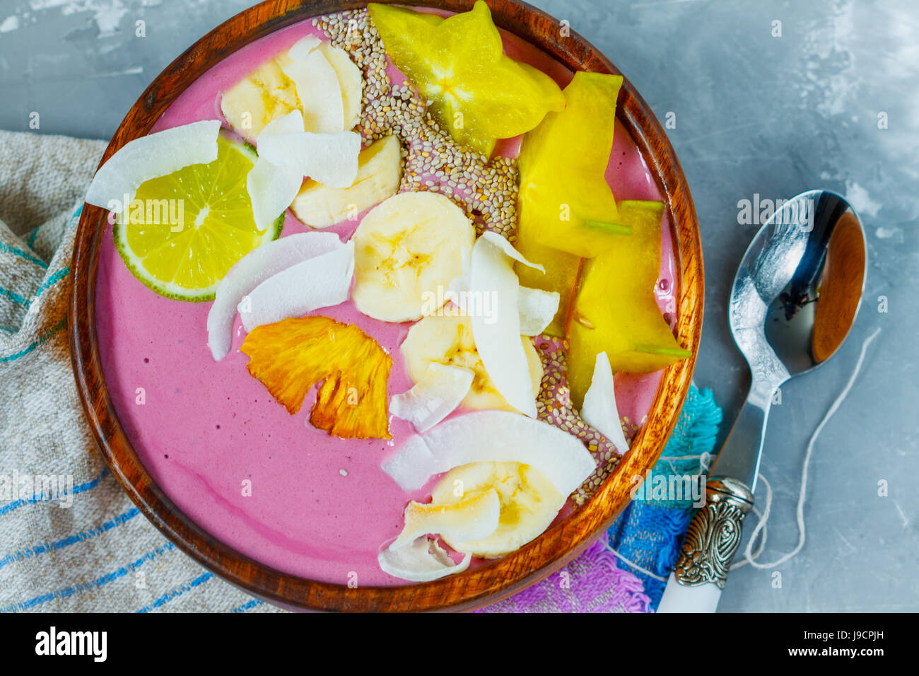 Ananas bananen kokosnuss -Fotos und -Bildmaterial in hoher Auflösung ...