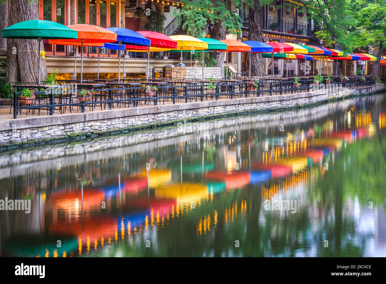 San Antonio, Texas, USA an der Flusspromenade. Stockfoto