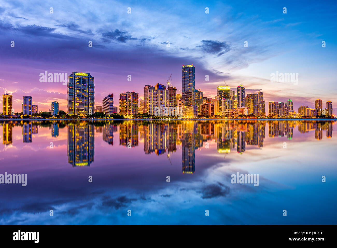 Skyline von Miami, Florida, USA an der Biscayne Bay. Stockfoto