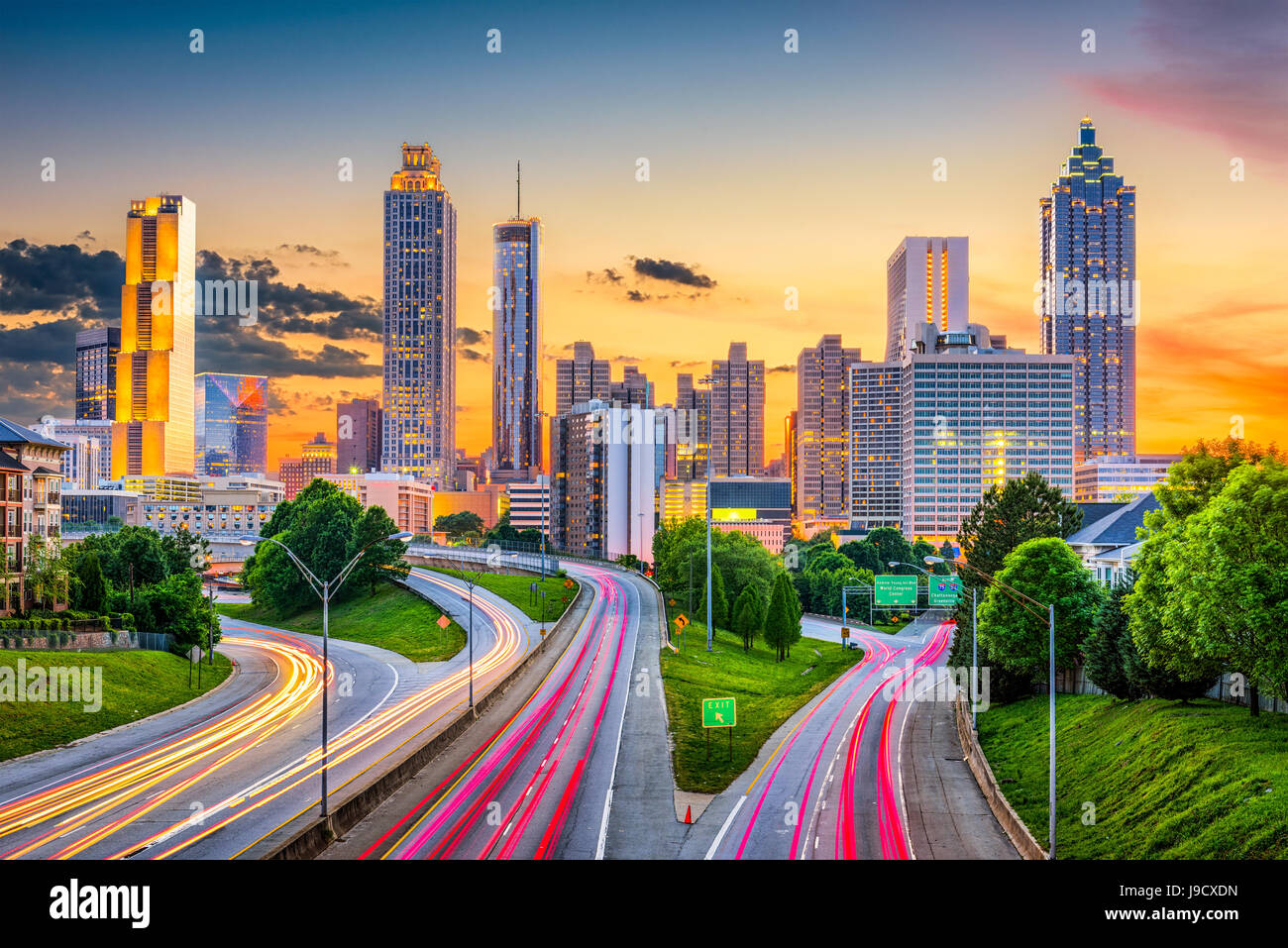 Atlanta, Georgia, USA Innenstadt Skyline über Freiheit Parkway. Stockfoto