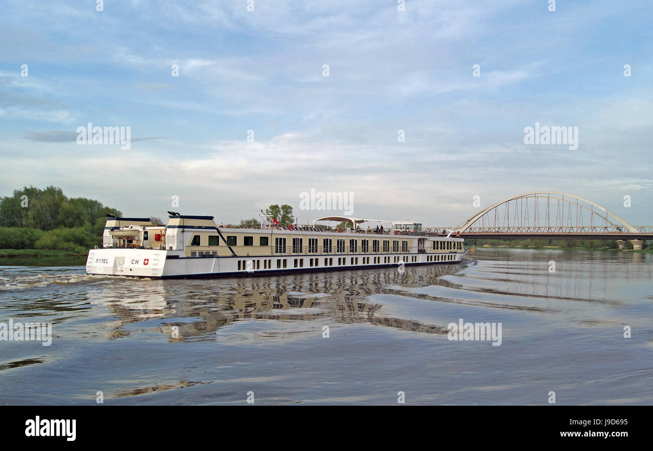 zu überbrücken, Elbe, Kreuzfahrt, Sachsen-Anhalt, Fluss, Wasser, Segelboot, Segelboot, Stockfoto