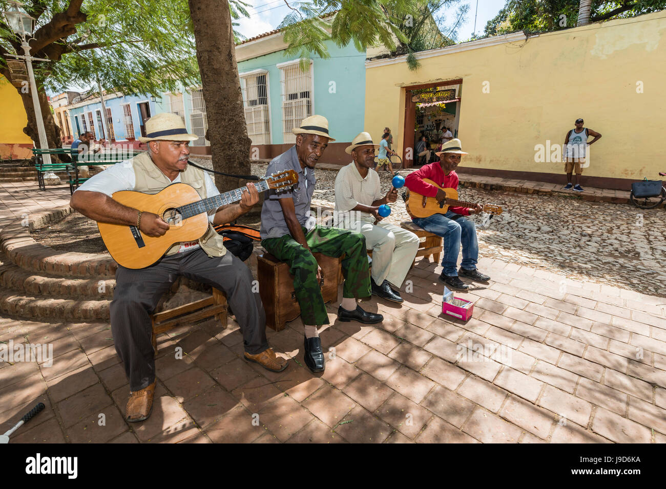 Straßenkünstler spielen in der Stadt von Trinidad, UNESCO World Heritage Site, Kuba, West Indies, Karibik, Mittelamerika Stockfoto