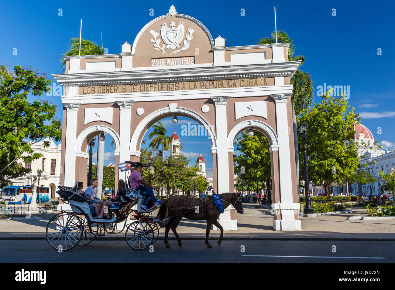 Das Arco de Triunfo Replikat in Parque Jose Marti in der Stadt Cienfuegos, UNESCO, Kuba, West Indies, Karibik Stockfoto