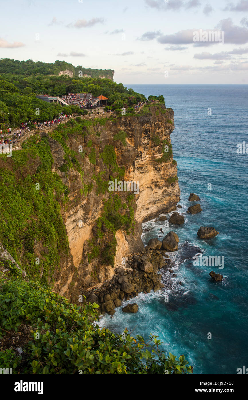 Die steilen Klippen im Bereich Uluwatu Tempel (Pura Luhur Uluwatu) Uluwatu, Bali, Indonesien, Südostasien, Asien Stockfoto