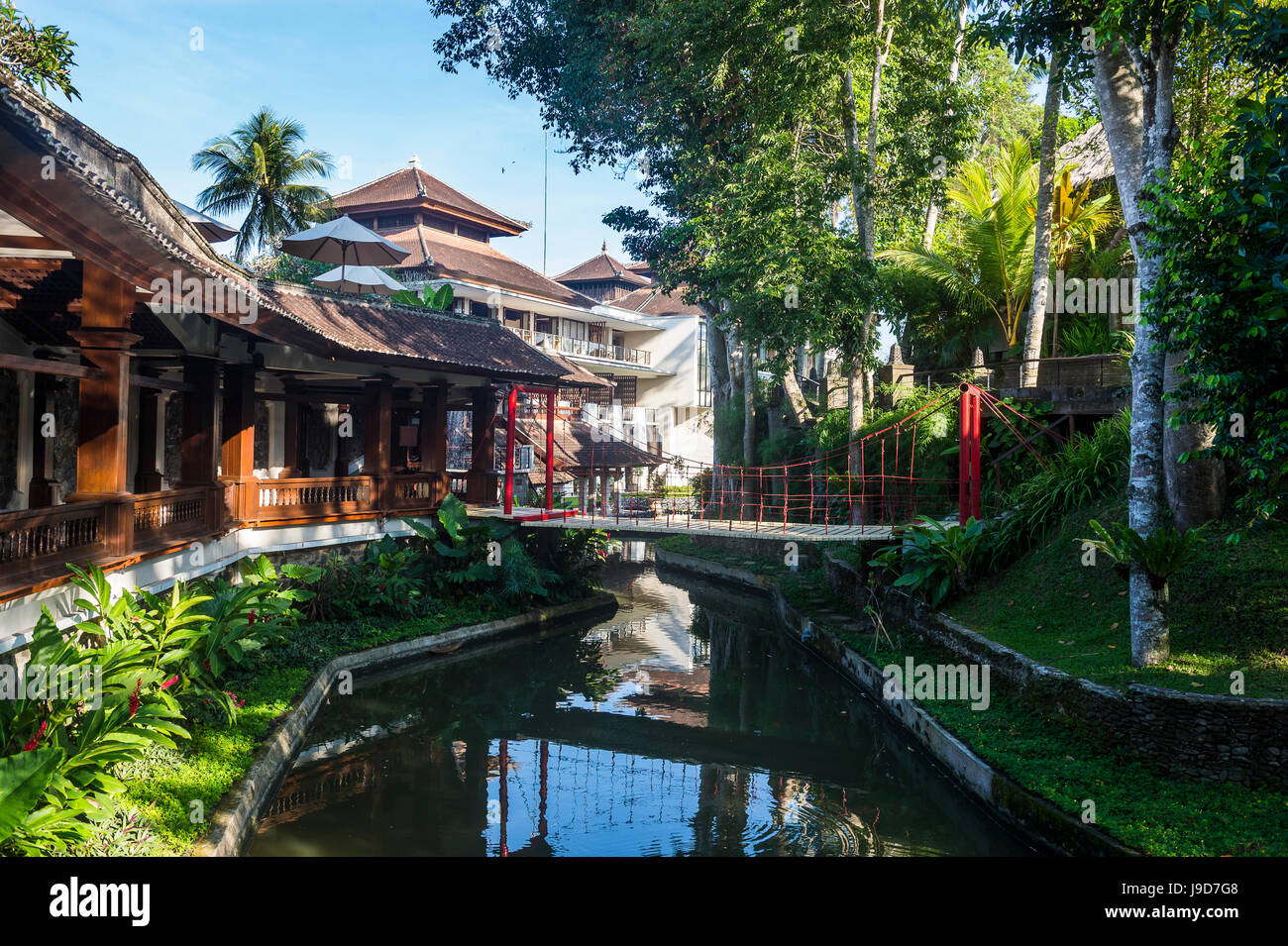 Kleine Brücke im Kamandalu Ubud Resort, Ubud, Bali, Indonesien, Südostasien, Asien Stockfoto