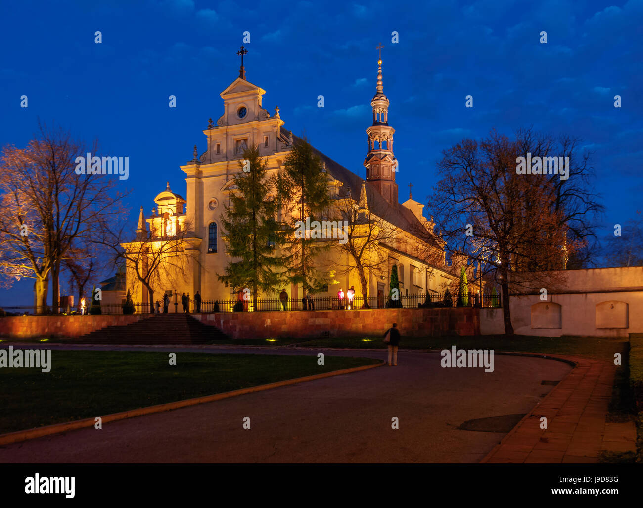 Kielce Kathedrale Basilica bei Dämmerung, Kielce, Woiwodschaft świętokrzyskie Woiwodschaft, Polen, Europa Stockfoto