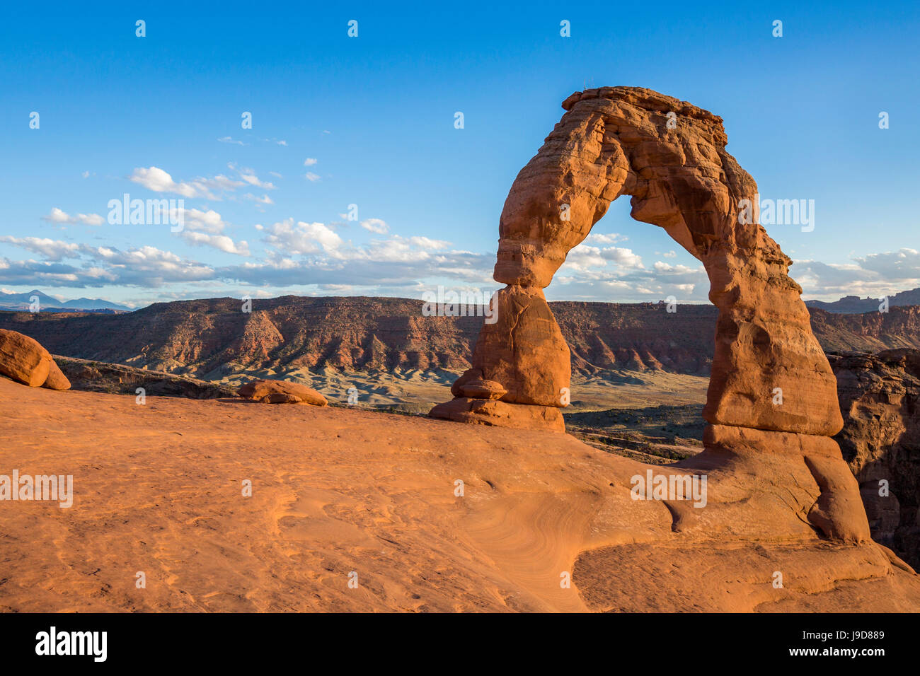 Delicate Arch am goldenen Stunde, Arches-Nationalpark, Moab, Grand County, Utah, USA, Nordamerika Stockfoto