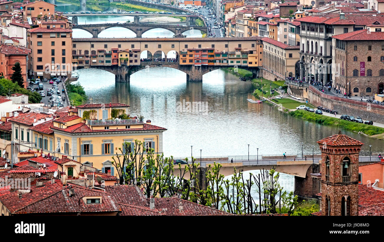 Ponte Vecchio Brücke über Fluss Arno, Florenz, UNESCO World Heritage Site, Toskana, Italien, Europa Stockfoto