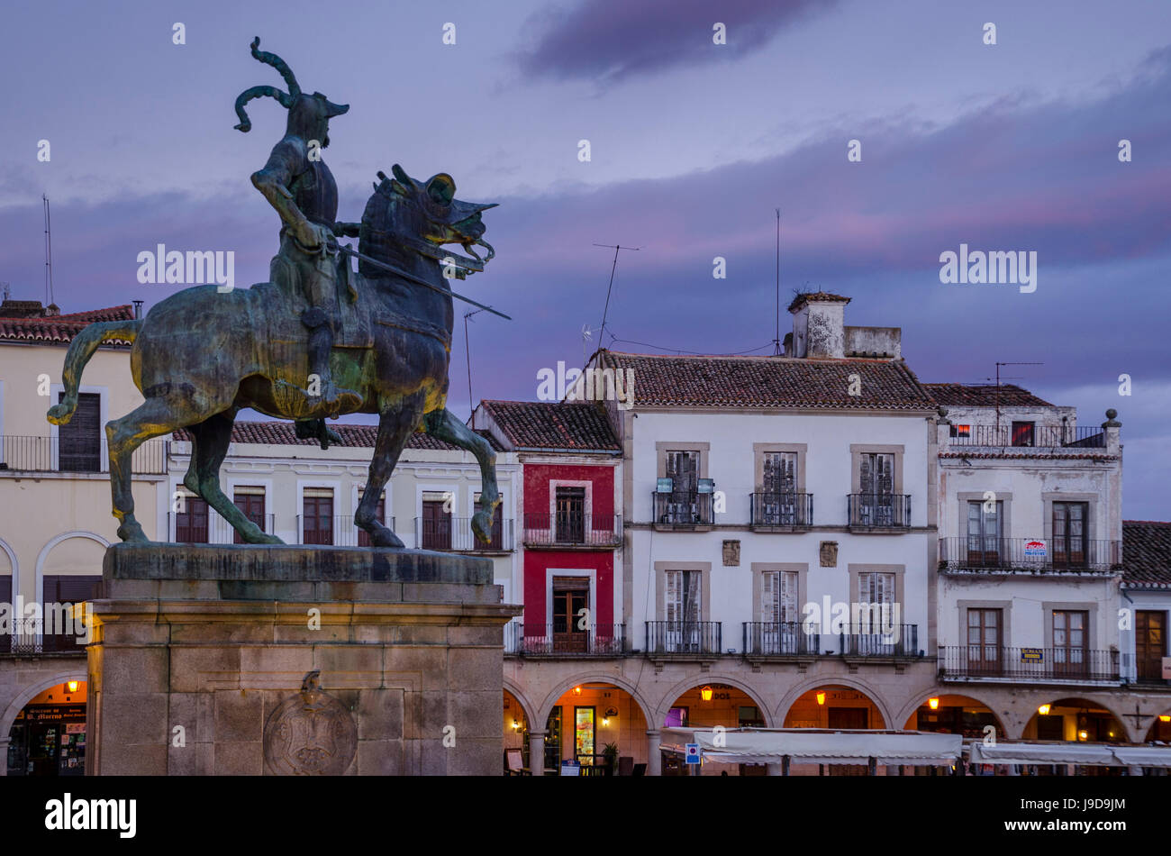 Francisco Pizarro Statue auf der Plaza Mayor, Trujillo, Cáceres, Extremadura, Spanien, Europa Stockfoto