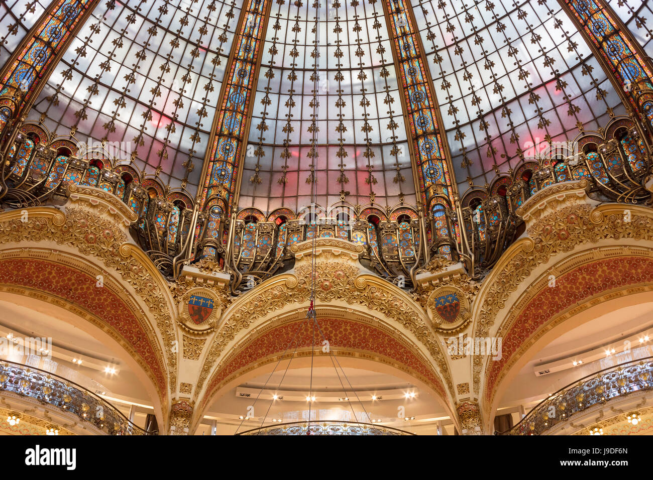 zentrale Kuppel, das Kaufhaus Galeries Lafayette, Boulevard Haussmann, Paris, Frankreich Stockfoto