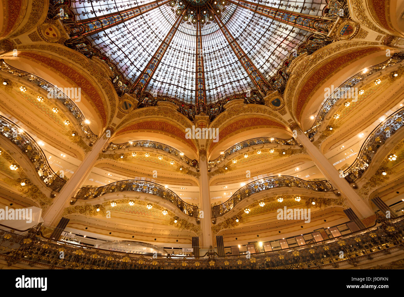 zentrale Kuppel, das Kaufhaus Galeries Lafayette, Boulevard Haussmann, Paris, Frankreich Stockfoto