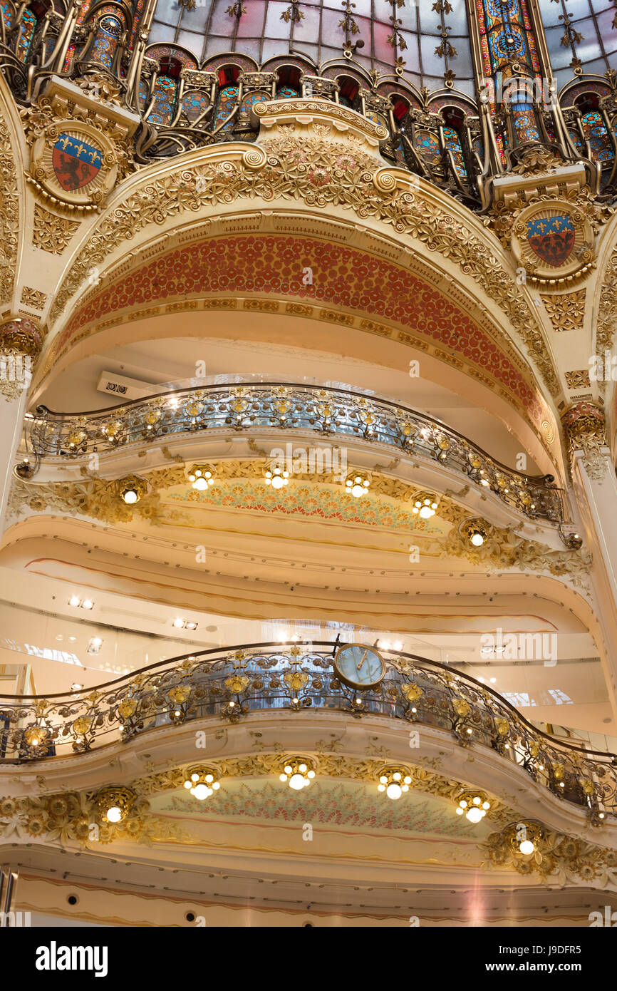 zentrale Kuppel, das Kaufhaus Galeries Lafayette, Boulevard Haussmann, Paris, Frankreich Stockfoto