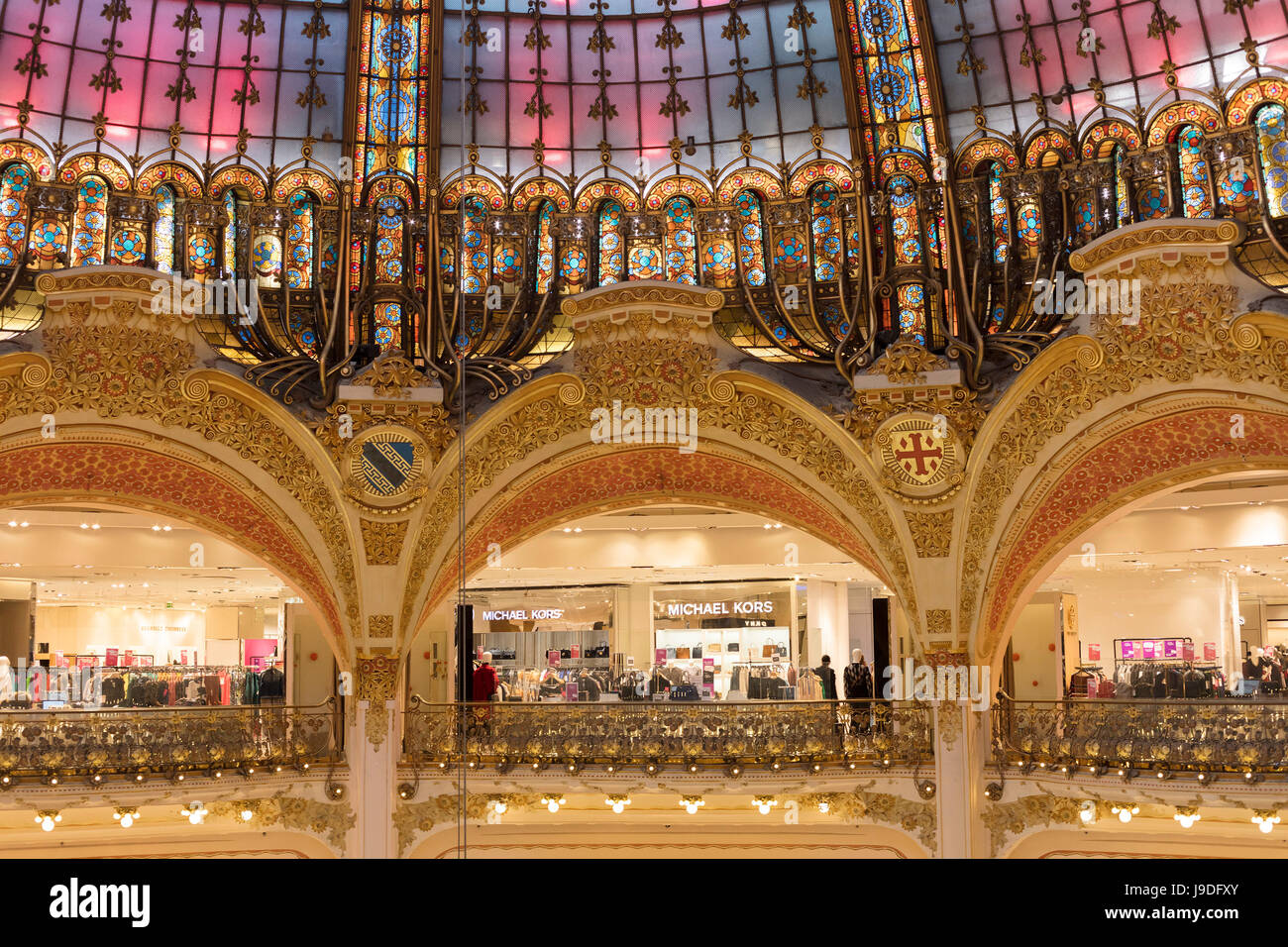 zentrale Kuppel, das Kaufhaus Galeries Lafayette, Boulevard Haussmann, Paris, Frankreich Stockfoto