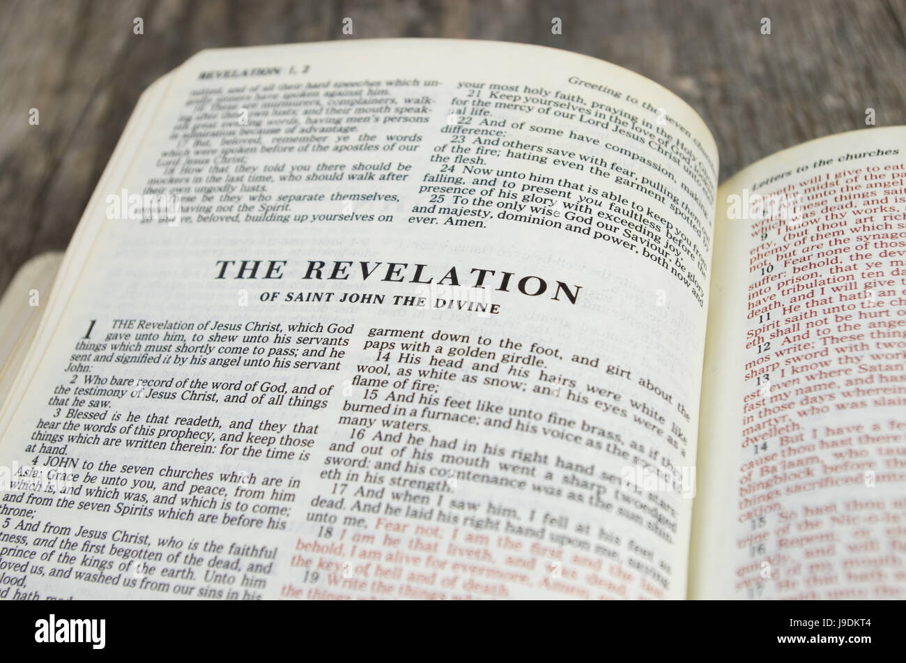 Titelseite des Buches der Offenbarung in der Bibel – King James Version Stockfoto