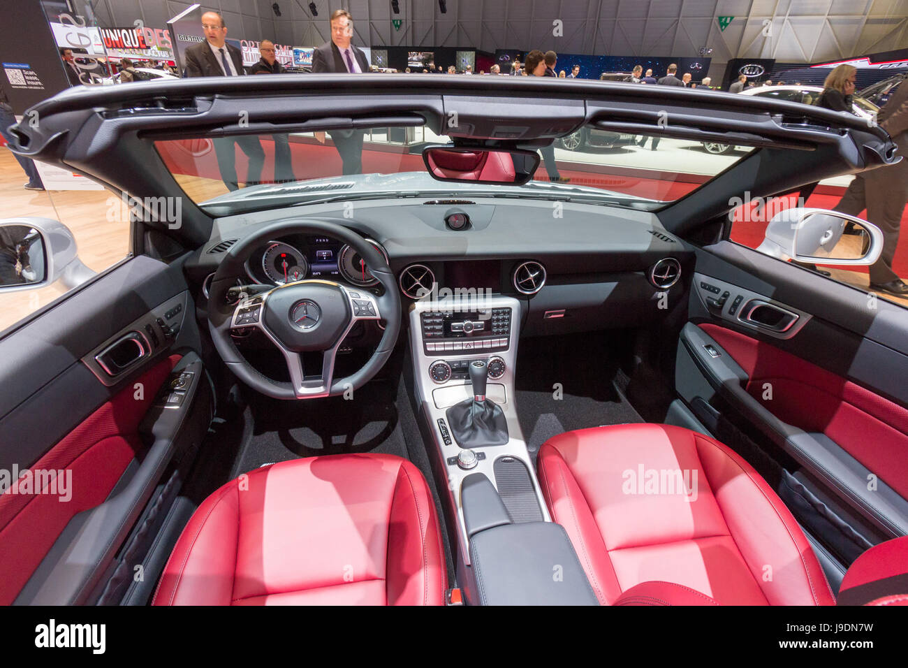 Genf, Schweiz - 4. März 2015: Innenraum der Mercedes-Benz SLK 200  CarbonLOOK Edition Faser auf der 85. Internationalen Genfer Automobilsalon  habe ich geschossen Stockfotografie - Alamy