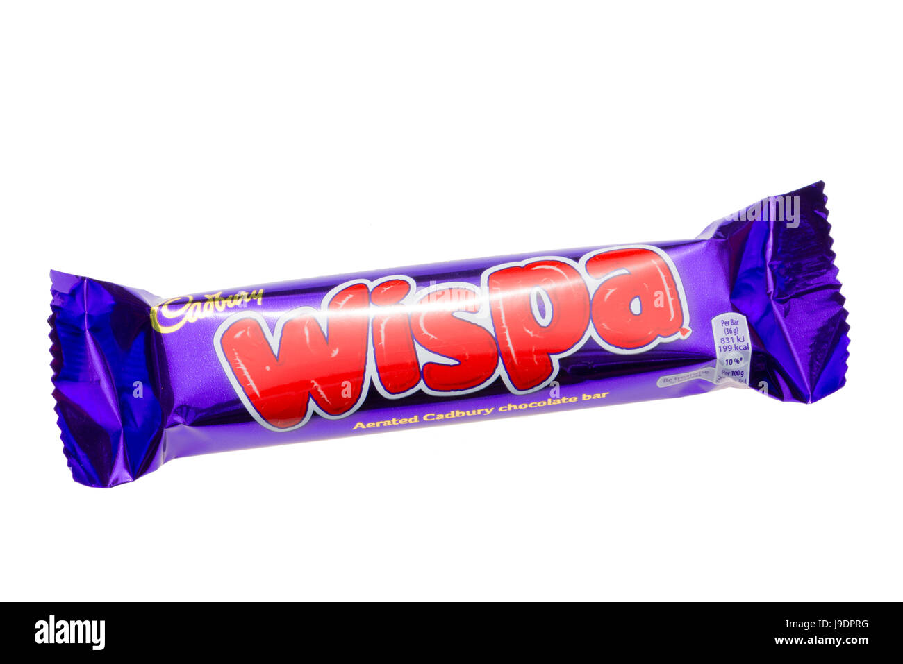 Wispa Bar ausgeschnitten oder isoliert auf einem weißen Hintergrund. Stockfoto