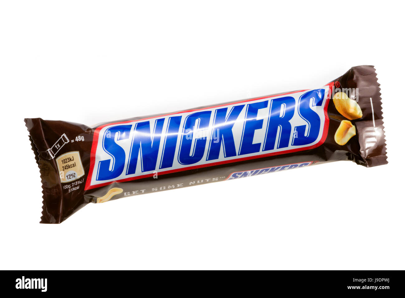 Snickers Bar ausgeschnitten oder isoliert auf einem weißen Hintergrund. Stockfoto