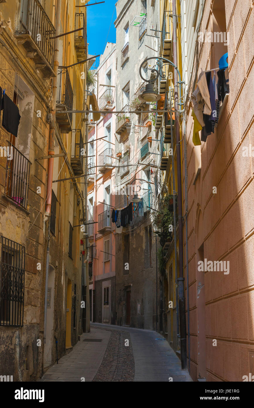 Cagliari Altstadt, eine schmale Straße im Castello Bezirk von Cagliari, Sardinien. Stockfoto