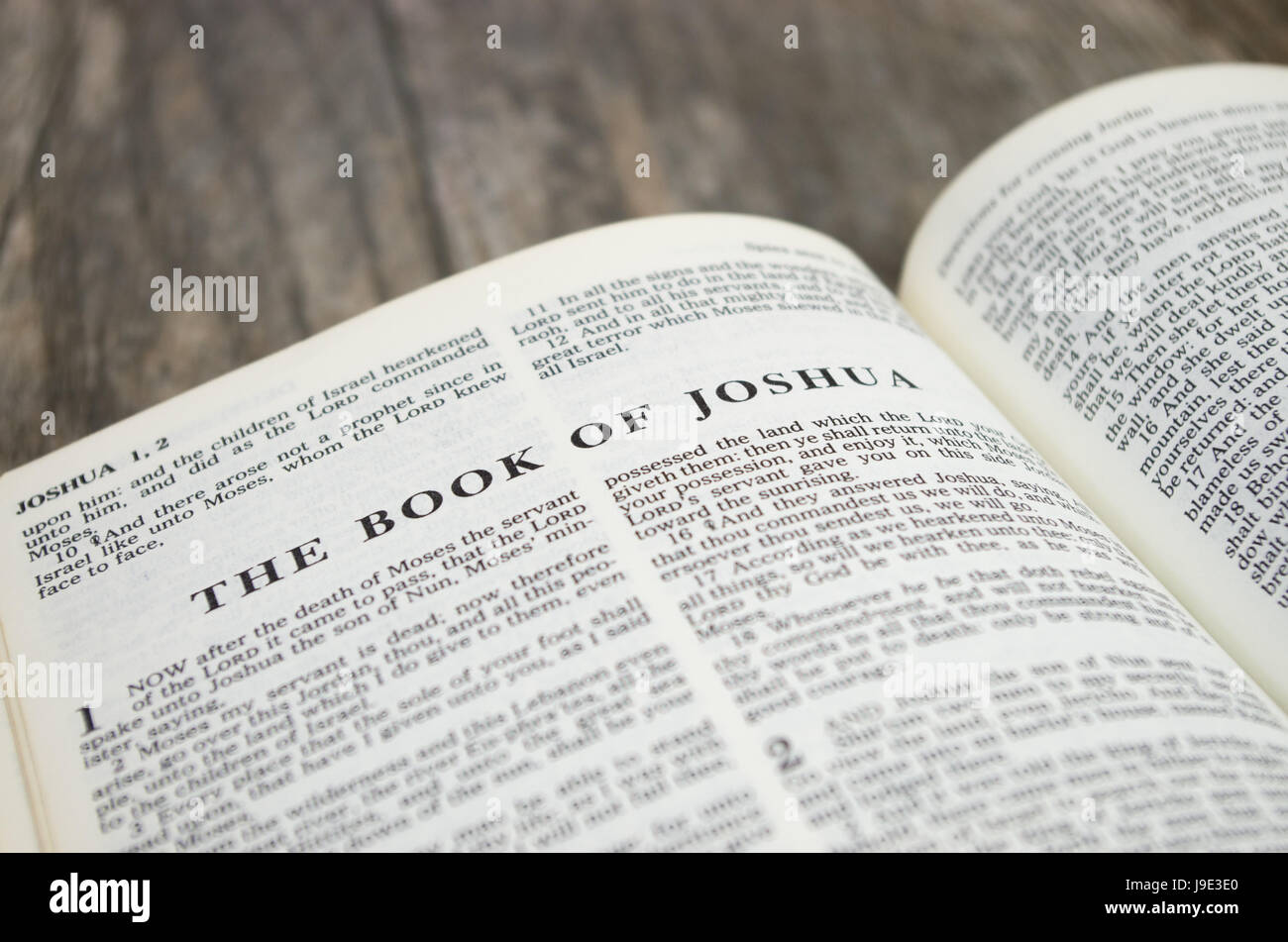 Titelseite des Buches Josua in der Bibel – King James Version Stockfoto