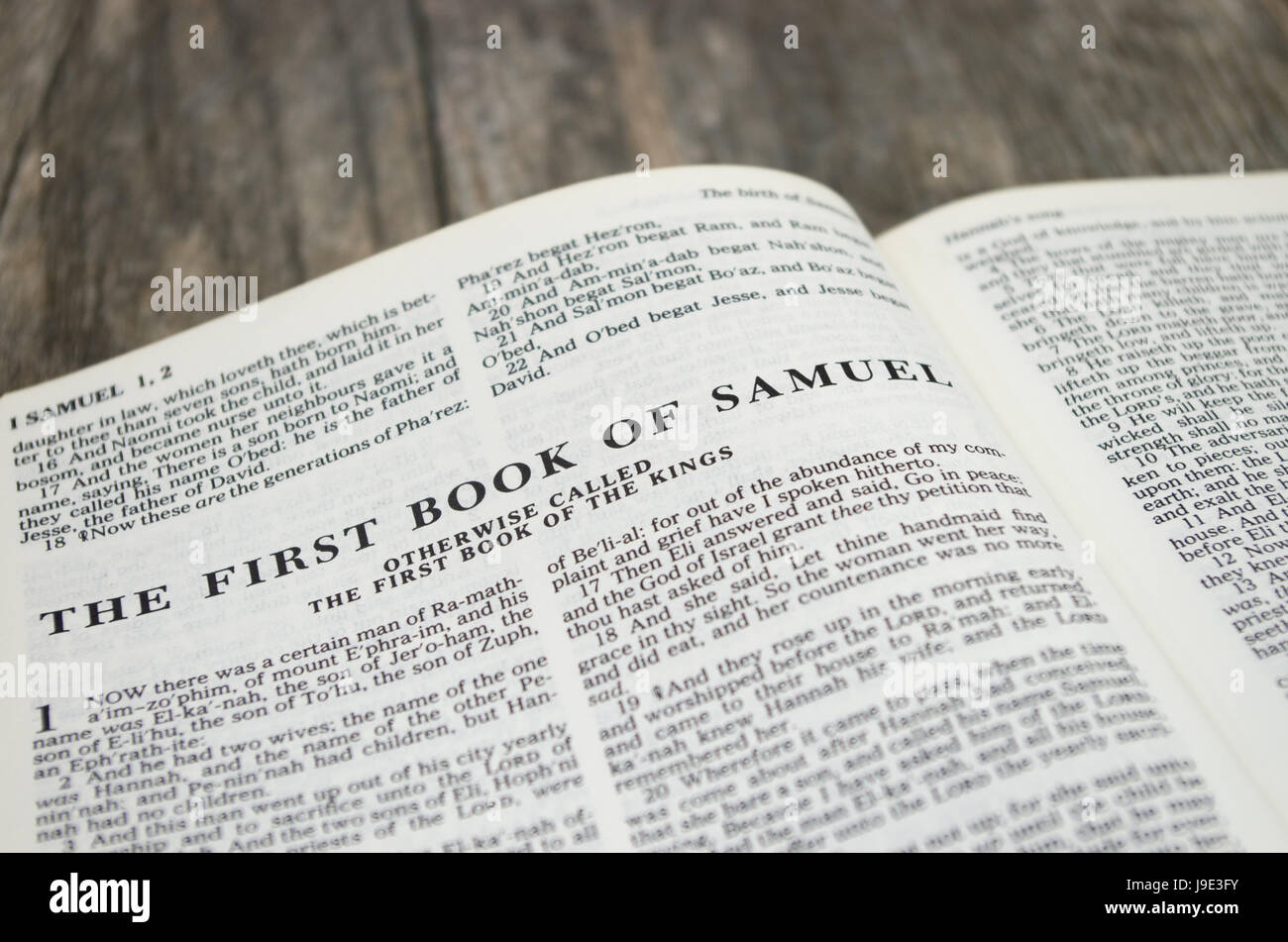 Titelseite des Buches von 1 Samuel in König James Version der Bibel Stockfoto